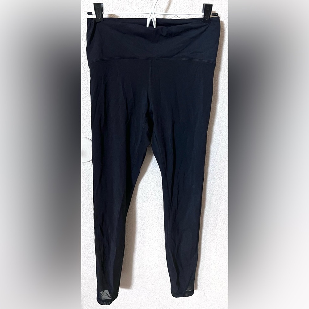 YOGA Pants Black Leggings See Through Panel
Sz Small
Back Outside Zip Pocket